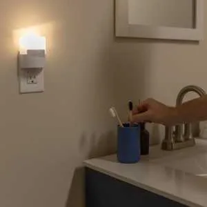 GE motion sensor night light makes nighttime trips to the bathroom safer. Get the details and pricing on Amazon.