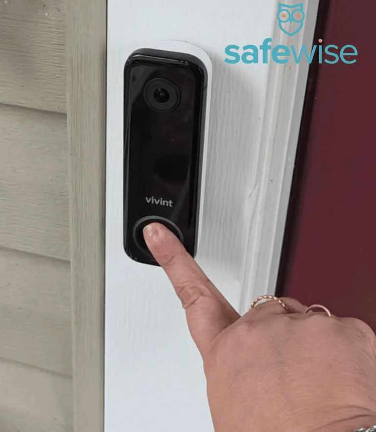Vivint doorbell camera pro being used